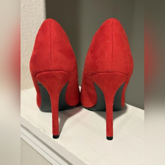 Elegant Red Stiletto Heels - Picture 2 of 4